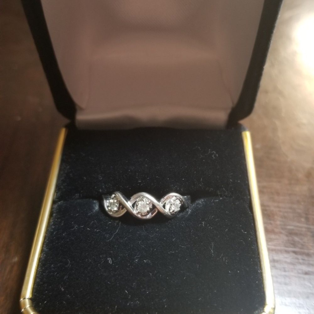 White Gold 3 stone ring